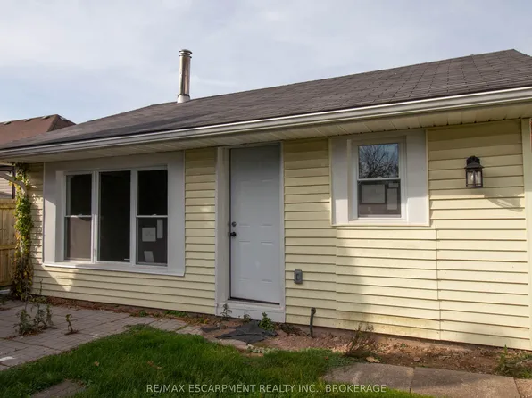 539 Woodlawn Rd #3, Welland, ON L3C 3K2