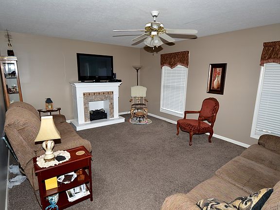 2nd image of 130-130 Sugartree Ln
