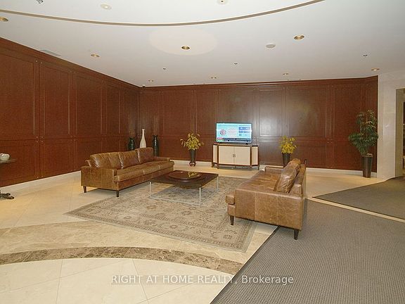 3rd image of 200 Rideau St #702