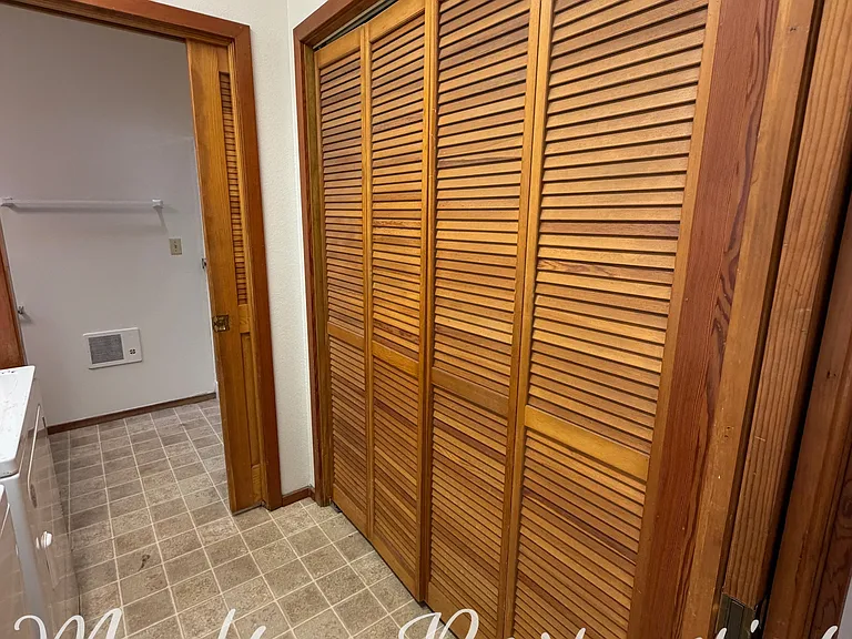 325 W 3rd Ave — Photo 27