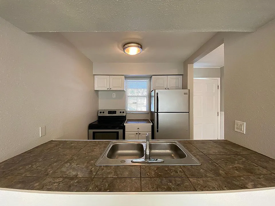 2 bed, 800 sqft, $1,495 — Photo 3