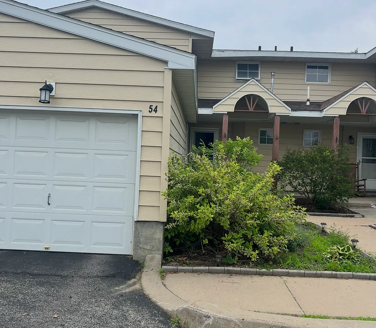 3 bed, 1409 sqft, $2,400 — Photo 1