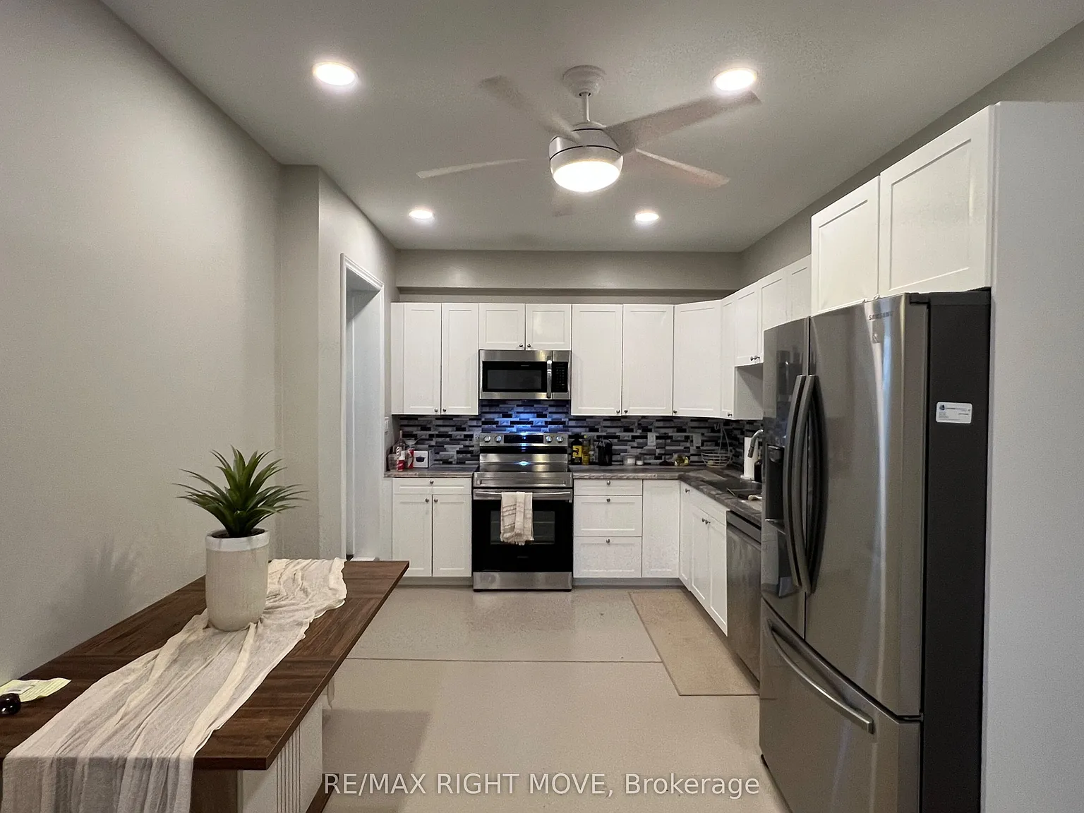 2 bed, $2,300 — Photo 2