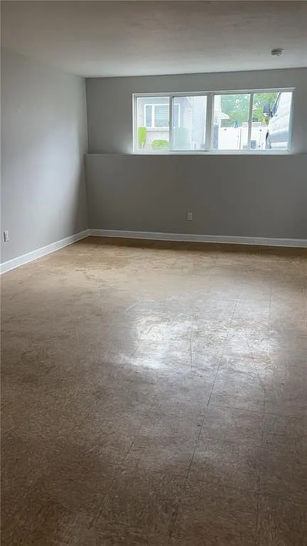 4 bed, 3.0 bath, 2500 sqft, $3,500 — Photo 3