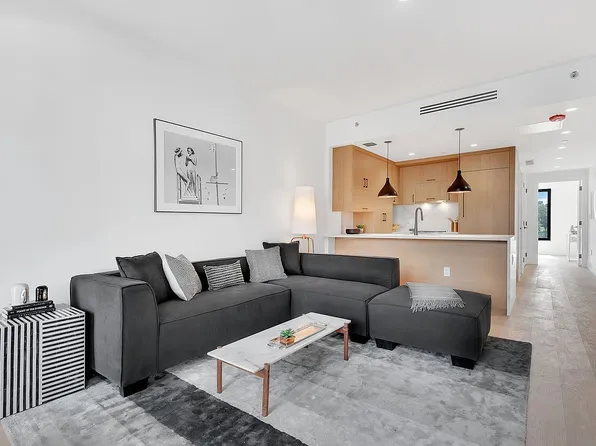 490 Lorimer St APT 2B, Brooklyn, NY 11211