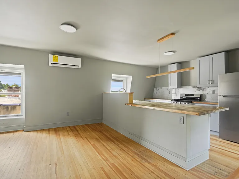 31 N Eckar St #3 — Photo 3