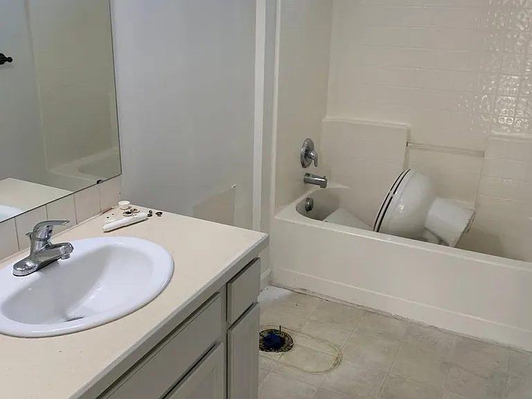 10105 W Garverdale Ln. — Photo 11