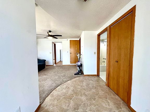 2nd image of 205 Grape St