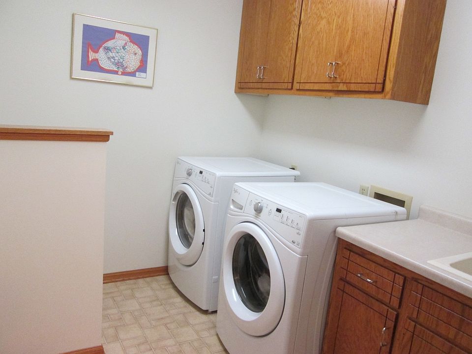 1st image of 906 Beachwood Ct NE