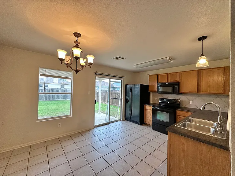 2311 Price Dr — Photo 5