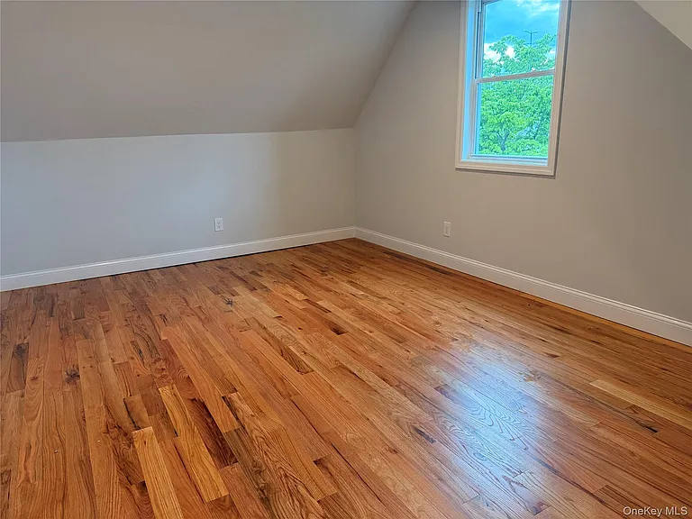 43 Lakewood Ave — Photo 2