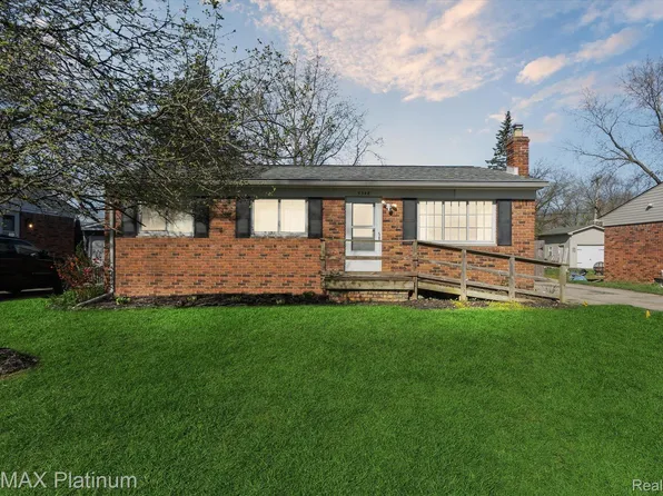 5348 Van Winkle St, Brighton, MI 48116