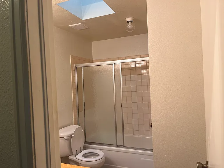1015 Hover St — Photo 9