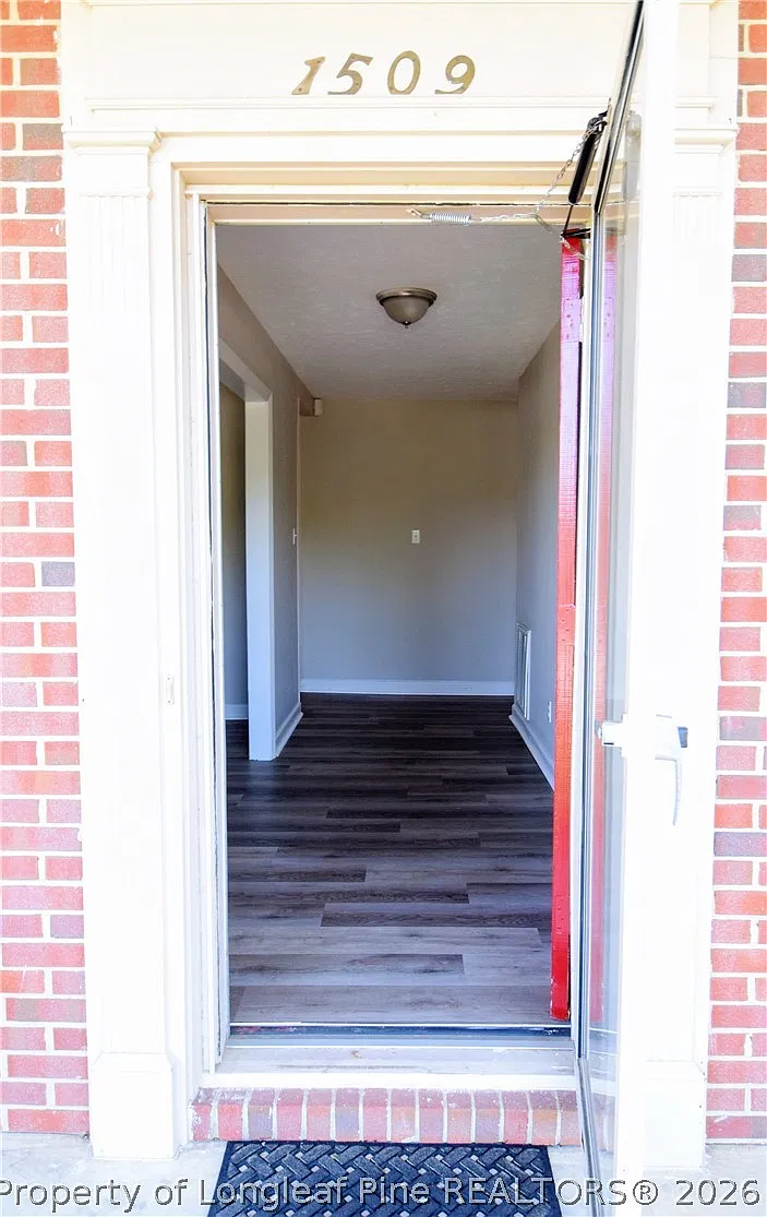 4 bed, 2.0 bath, 1844 sqft, $1,550 — Photo 2