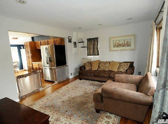 4th image of 110 Yoakum Ave