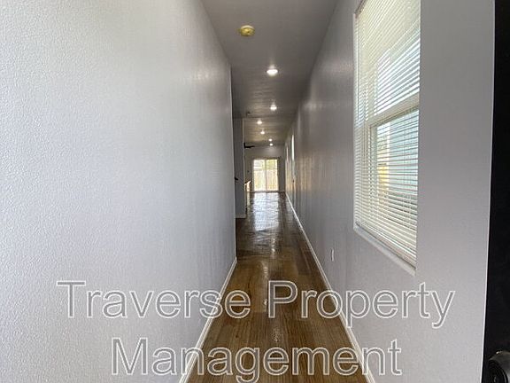 4th image of 2362 Evans Ave