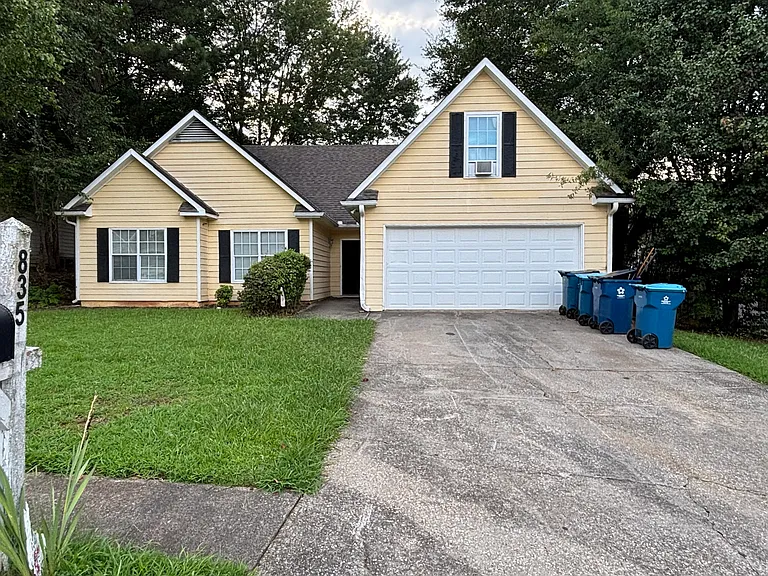 835 Chatham Park Dr — Photo 1