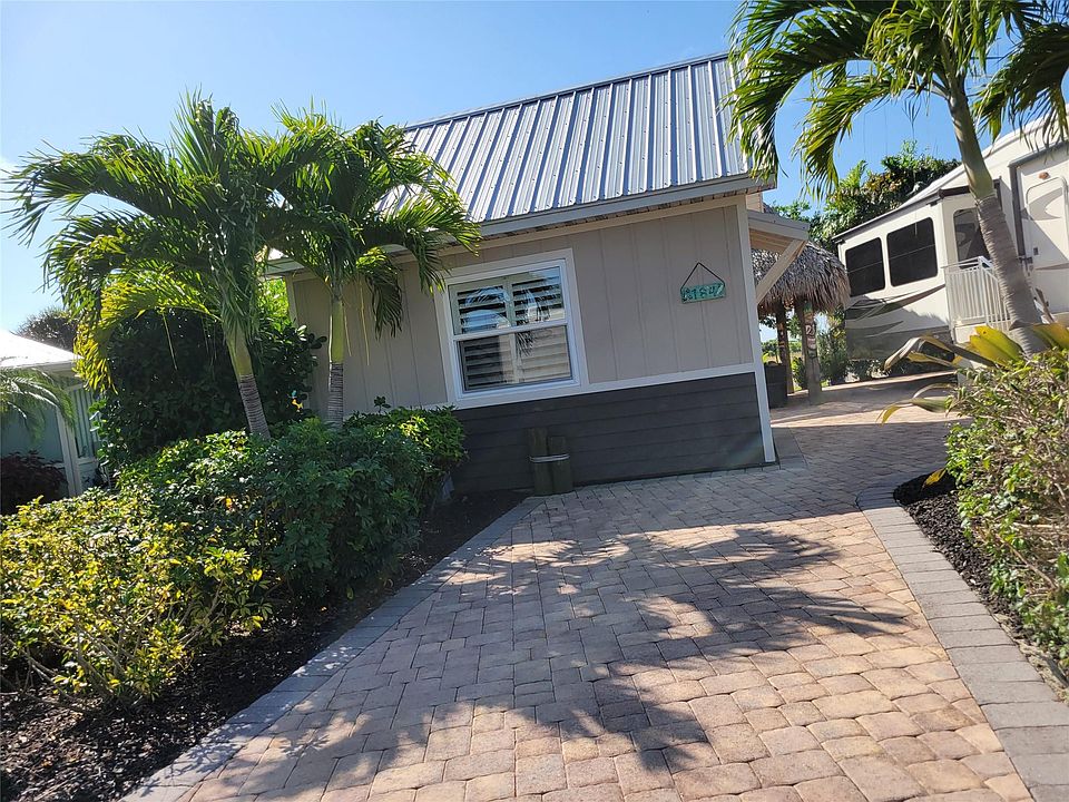 1st image of 628 SW 35th Trace