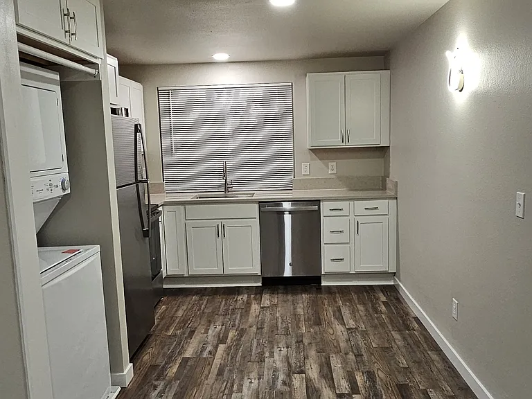 1126 Sleater Kinney Rd SE #1 — Photo 4