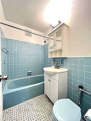 4th image of 200 E 17th St APT 4E