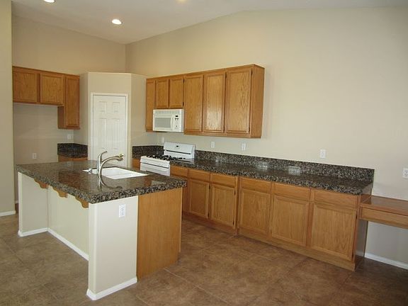 3rd image of 11606 La Paz St