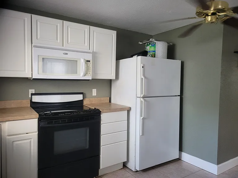 236 1/2 11th Ave NE #1 — Photo 5