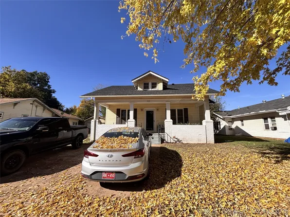 404 S 9th St, Clinton, OK 73601