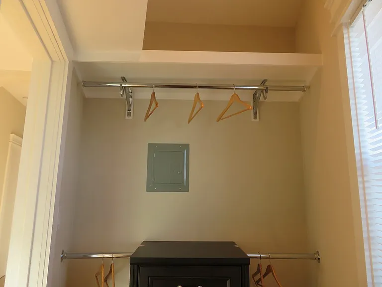 Claremont Towers Apartments — Photo 25
