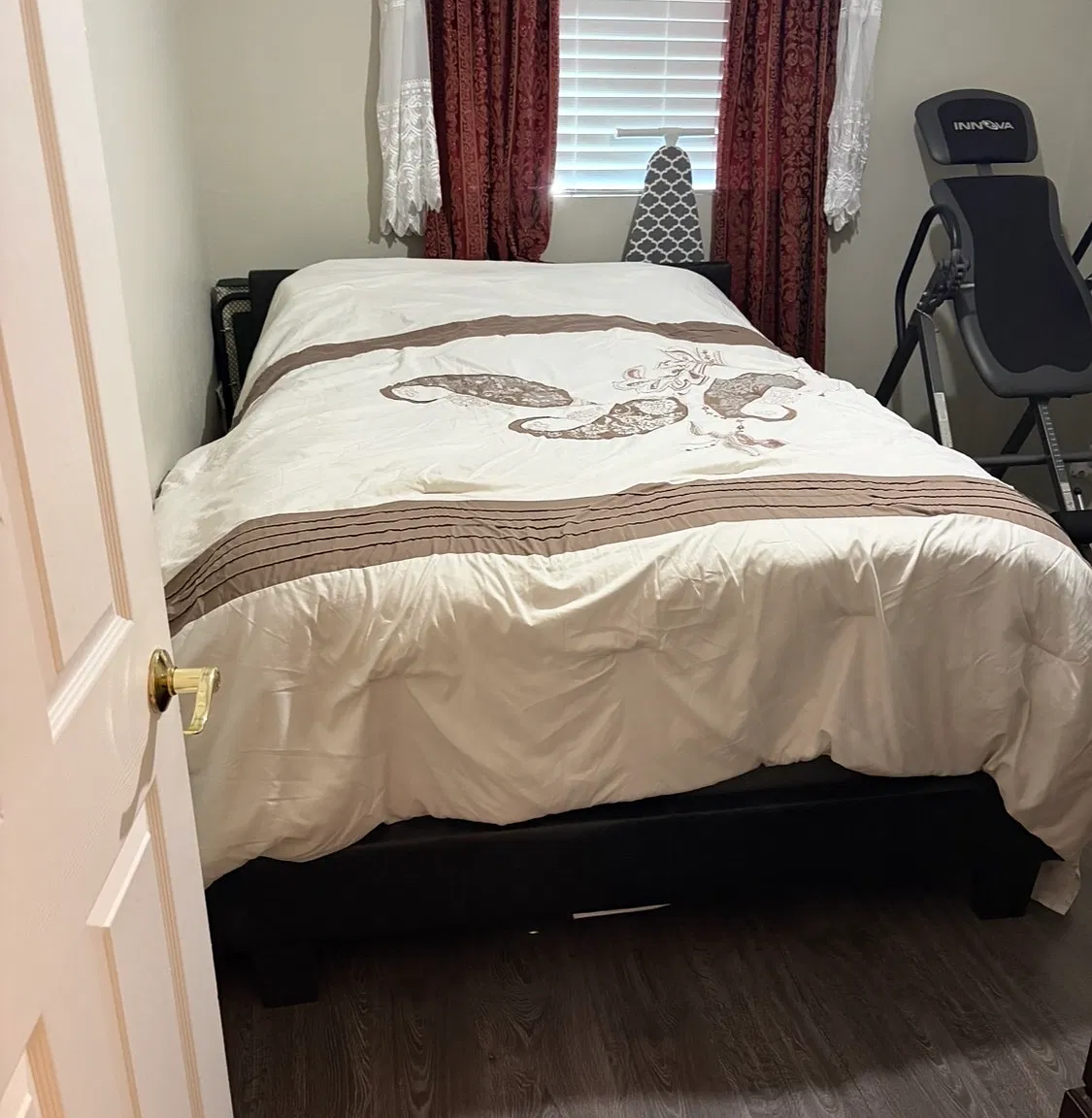 3 bed, 1150 sqft, $2,500 — Photo 2