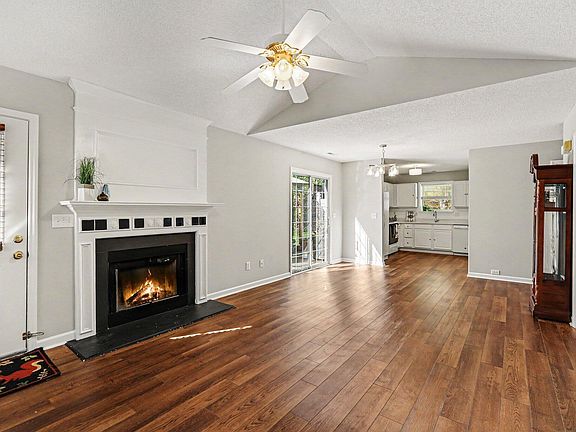 5th image of 622 Ashford Ln