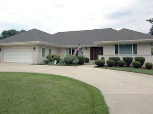 2S583 Avenue Chateaux E, Oak Brook, IL 60523