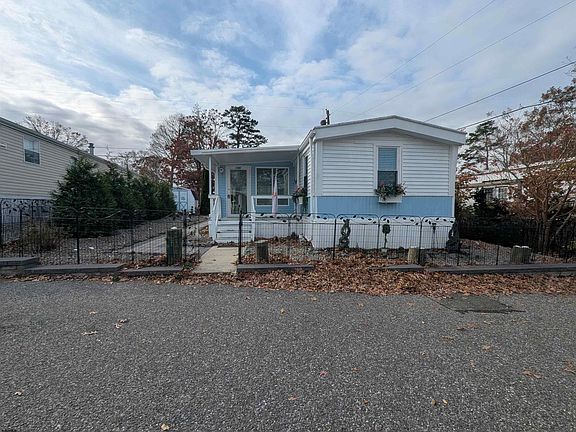 2nd image of 430 S Shore Rd