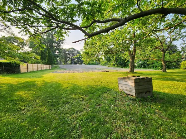 3531 W Lake Rd, Erie, PA 16505