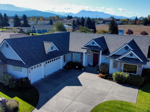 1011 N New Meadows Loop, Sequim, WA 98382