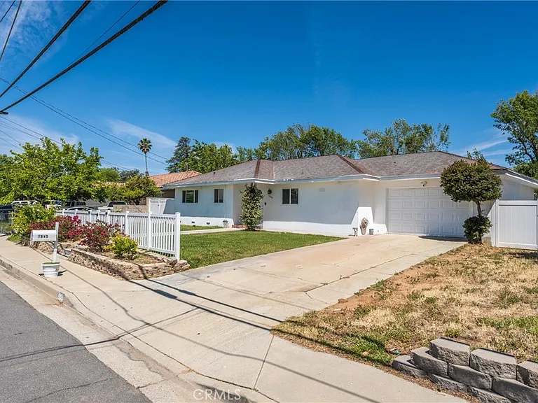 1949 W Williams St — Photo 3