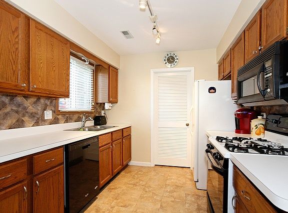 4th image of 5509 Barclay Ct