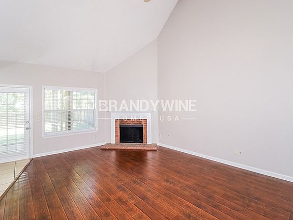 5th image of 2376 Oak Springs Dr