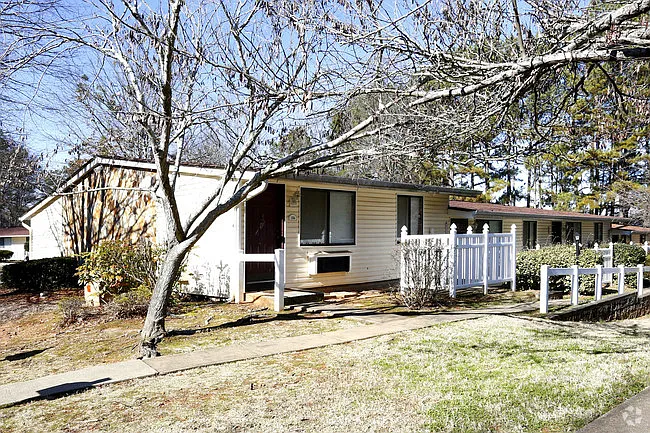Longleaf Apartment Homes