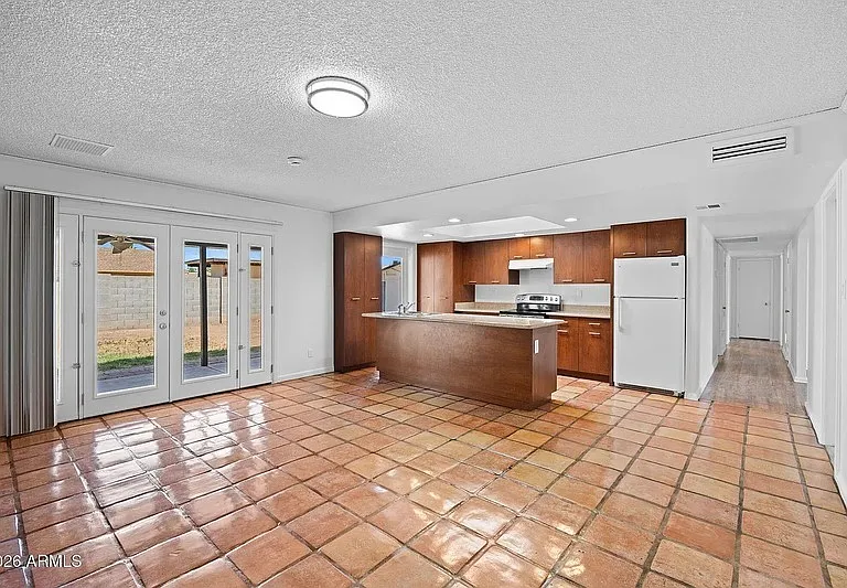 1664 E Del Rio Dr — Photo 8
