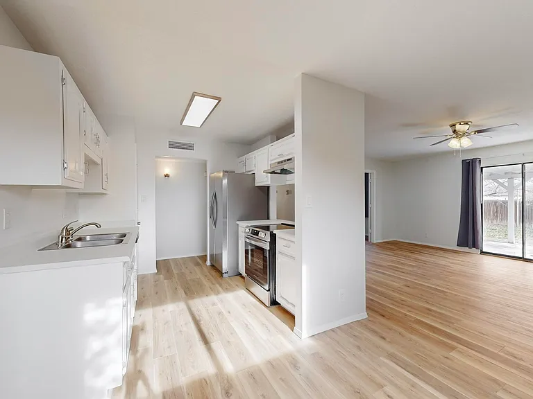2612 Los Tretos St NW — Photo 2