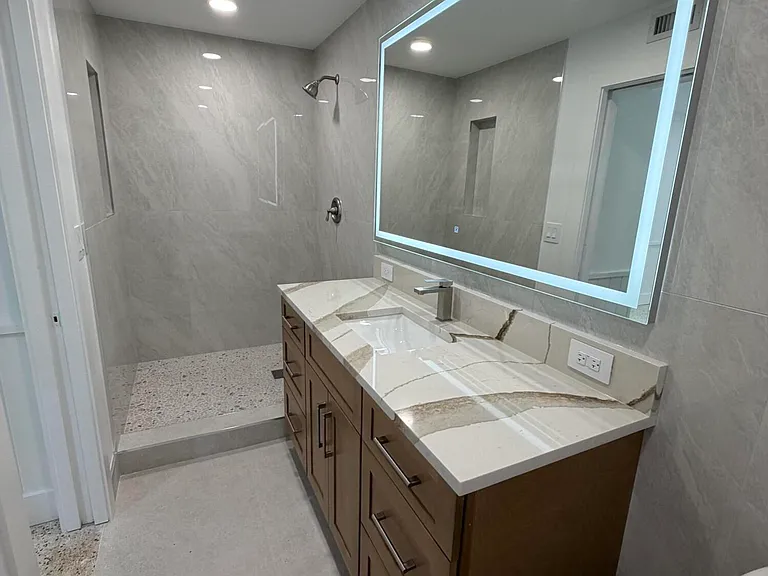 204 S Seacrest Cir — Photo 18