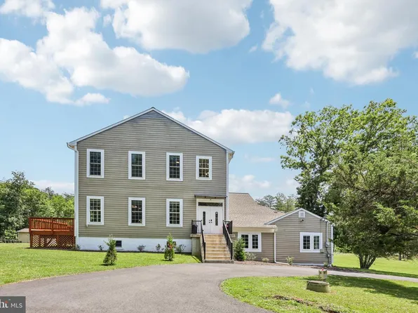 12304 Popes Head Rd, Fairfax, VA 22030