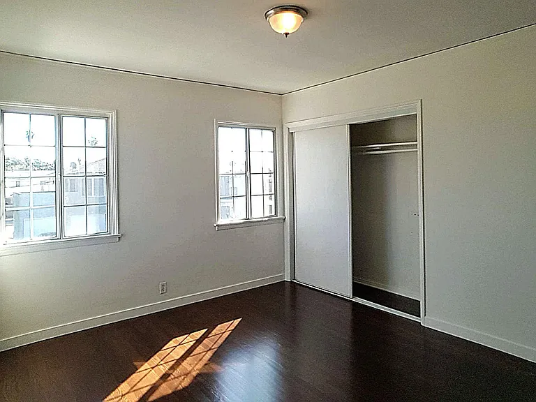 4403 1/2 W Exposition Blvd — Photo 25