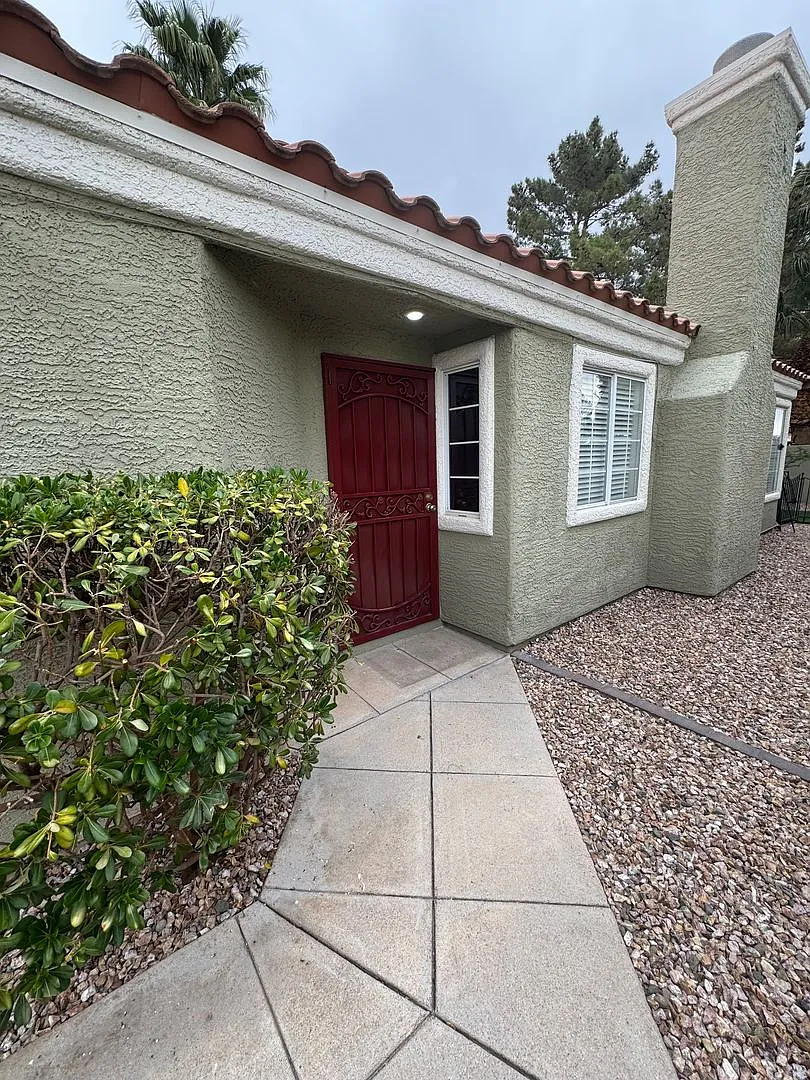Cozy Peccole Ranch Home — Photo 4