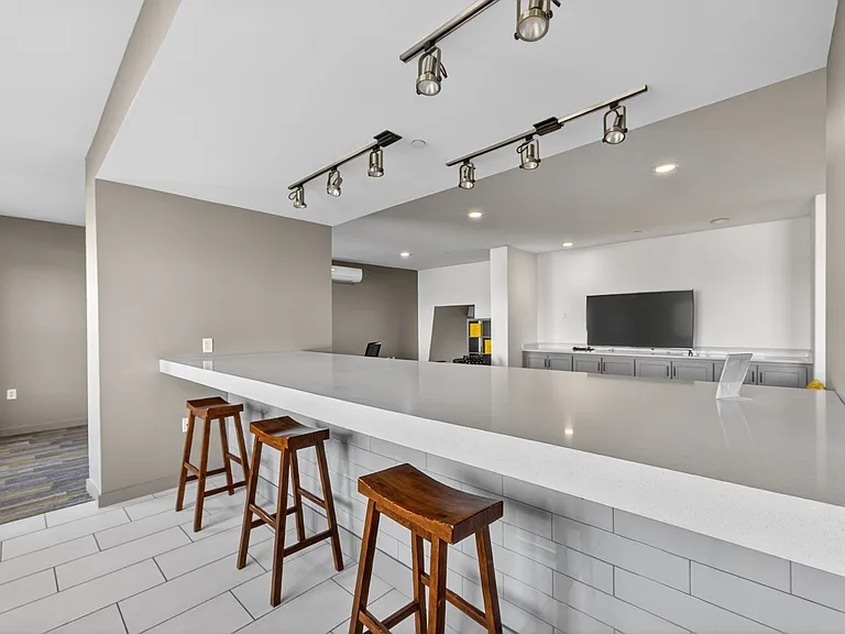 400 Herron Dr #21 — Photo 29