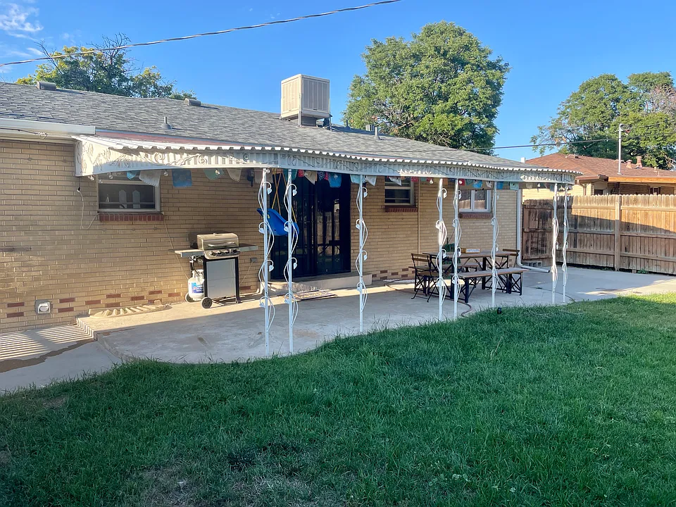 12104 E Virginia Dr