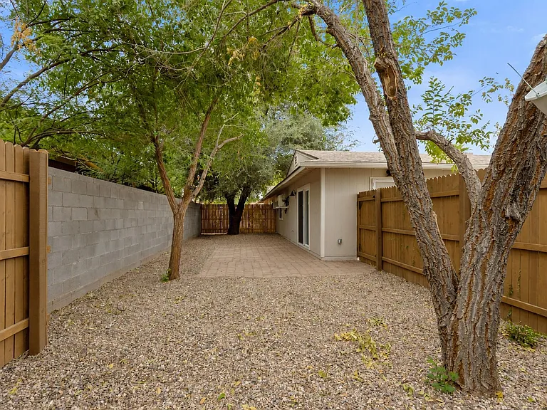 2044 S Forest Ave — Photo 18