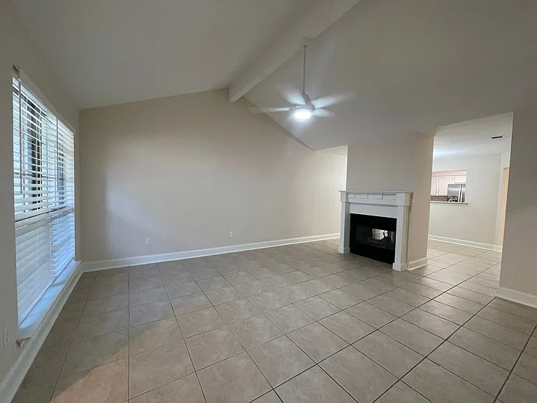 2916 Kathleen Ln — Photo 3
