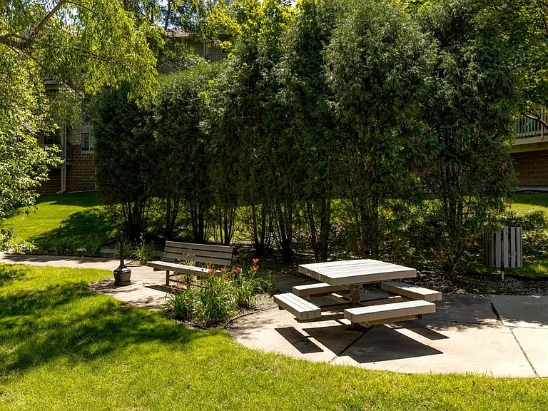 Creekside Apartments — Photo 47