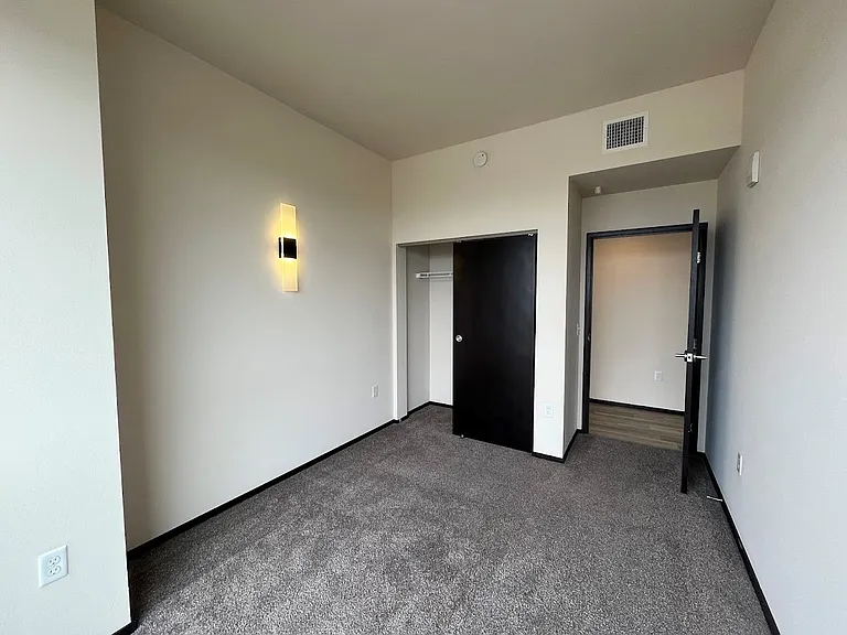 Galaxie High Rise Apartments — Photo 144
